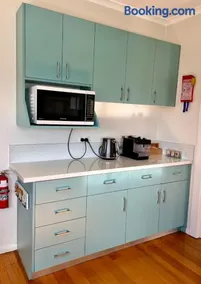 Penguin Beach House - Image 3