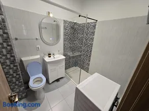 Spacious 2-Bedroom Apartment with Balcony - Image 4