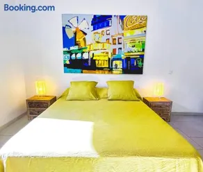 SHARED POOL King Bed & Air-Conditioned Cozy Apartment - Image 2