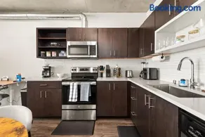 2BR Cozy Apartment in DT - Image 3