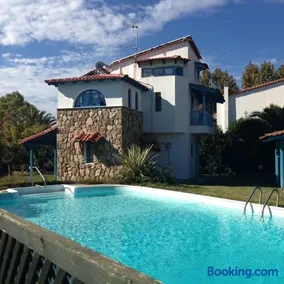 Blue house - Image 1