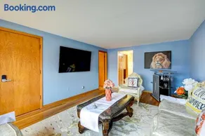 Oak Lawn Apartment ~ 2 Mi to Ford City Mall! - Image 2