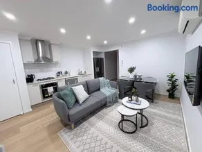 Cozy and stylish 2BR Granny Flat 500m Walk to shop - Image 1