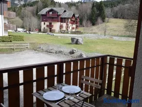 Charmant Duplex avec Balcon et Parking à Bernex, Proche Remontées Mécaniques - Image 2