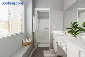 GOODE HOMES Luxury Modern Home with Jacuzzi - Image 2