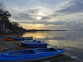 Lakefront Cottage Private Beach & & Kayaks - Image 1
