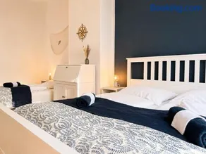 Familienfreundliches Zentrales Altbau-Apartment mit kostenlosen Parkmöglichkeiten - Image 3