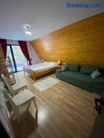 A Frame Pietrele Șoimului - Image 1