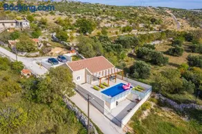 Villa Olivia - Jasenice, with swimming pool and jacuzzi - Image 2