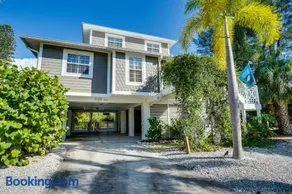 Come enjoy the Private Dock and Heated Pool just a short walk from the White Sandy Beaches - Image 3
