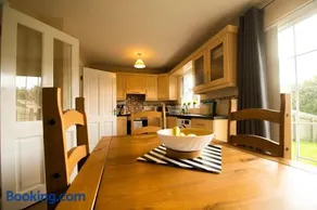 Modern three bedroom house in Bundoran - Bundoran Luxury Apartments and Holiday Homes - Image 4