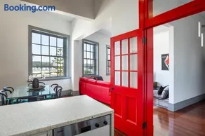 Harbourfront 3 Bed 2 Bath Opposite Manly Wharf With Harbour Views - Image 4