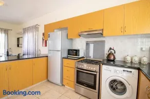 Villa Fortuna - Elegant 3BR Retreat near Coral Bay Beach - Image 3