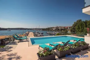Villa in Pješčana by the Beach with Pool - Image 1
