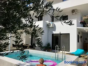 Villa 'Tην αιώνια φωτιά' with private pool & jacuzzi close to the beach - Image 1