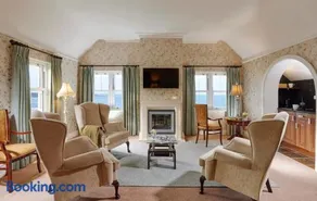 Red Cliff Lodge - Image 2