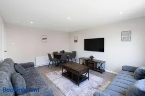 Family & Contractor Stay - Parking - Nr Edinburgh - Image 2