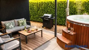 Steam & Dream - Hottub & Sauna Retreat - Free WiFi - Full Privacy - Luxury Experience - Image 1