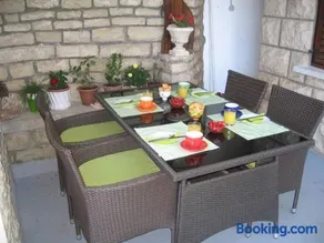 Romantic studio apartment - Image 3