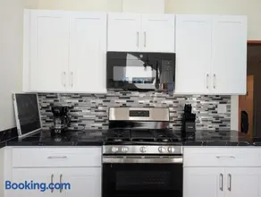 Spacious 3BR Retreat - Sleeps 6 - Near Seattle - Image 2