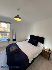 3 Bedroom House With Pool Table - Image 3