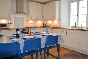 Manor House Apartment 2 - Image 4