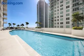 Two Bedroom Oceanview Apartment in Brickell - Image 2