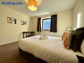 Super Apartment next to Bicester Village Sleeps 4 - Image 5