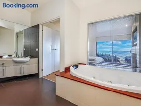 Hearns Beachside Villa 8 - Image 3