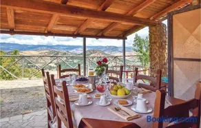 Gorgeous Home In Nicosia With Wifi - Image 2