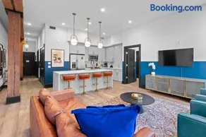 Historic Modern Suite Downtown Hotel - Image 1