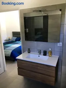 Appartement moderne à Bastia de 57 m² avec vue mer exclusive - Image 4