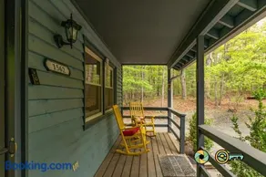 1562 Greenview Drive: Blue Bungalow - Image 2
