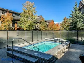 3 Bedroom Mountain Retreat New full-renovation Near Banff Canmore Sleeps 8 Sanitizing Protocols NEWL - Image 2