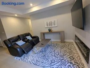 Modern Designer Suite Minutes to Thermëa Spa - Image 2