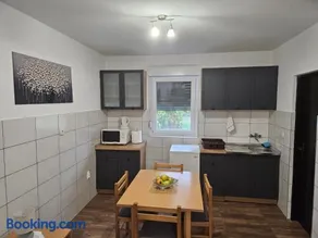 House Karla - Image 2