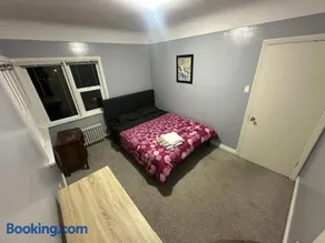 Artistic Apartment Near Downtown - Image 5
