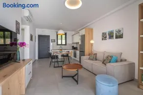 Villa Oneiro, with sea and countryside view - Image 2