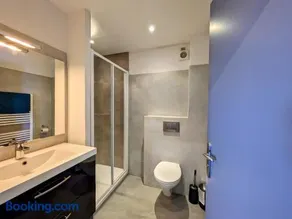 Appartement vue mer à 1 min à pied des plages avec parking privé - Image 4
