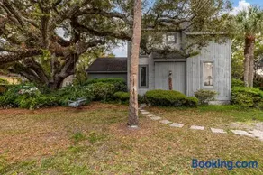 Big Oak on Butler - Image 1