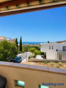 Alithea Gardens 2 Bedroom Apt with Communal Pool - Image 2