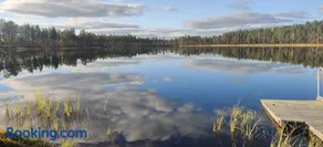 Rauhallinen mökki lammen rannalla - Image 2