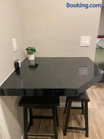 New Midtown Studio with Full Kitchen (Unit C) - Image 3