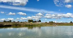 Grand Gîte en campagne avec étang - Image 1