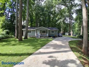 Jurney Home A Private 3BR Bungalow Min to Downtown - Image 1