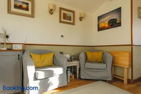 Fotheringhay Glamping - Image 4