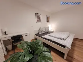 Living Flat, eine Wohnung mit zwei Schlafzimmern und Balkon - Image 1