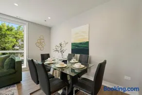 Modern 2BR2BA Condo Free Parking and Balcony - Image 4