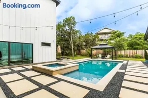Serene Austin Stunner - Image 2