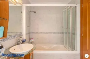 Piso bonito cerca de la playa con piscina, jardín, gimnasio y garaje - Image 3